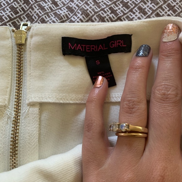 Small white high waisted stretchy shorts -very tay - Picture 2 of 3